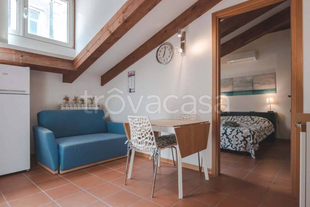 appartamento in affitto a Trieste in zona Borgo Teresiano