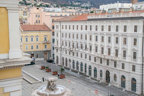 appartamento in affitto a Trieste in zona Borgo Teresiano