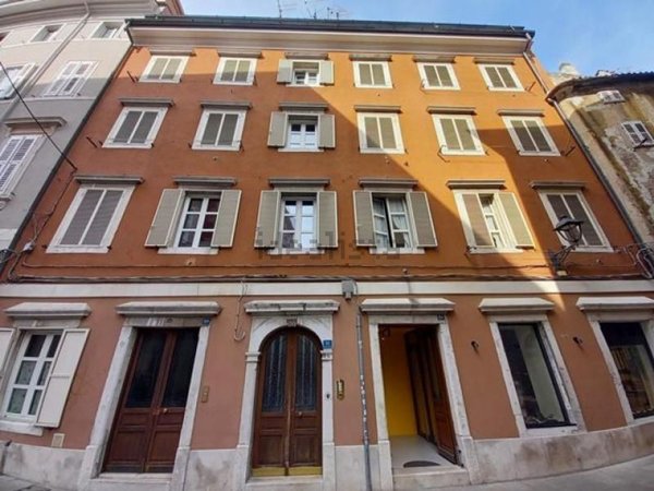 appartamento in affitto a Trieste in zona Cavana