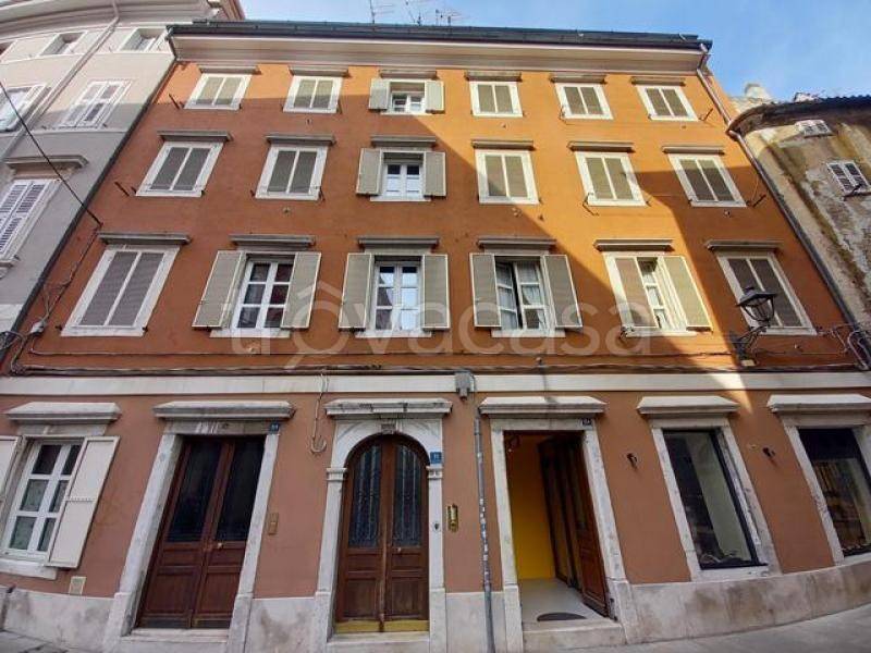 appartamento in affitto a Trieste in zona Cavana