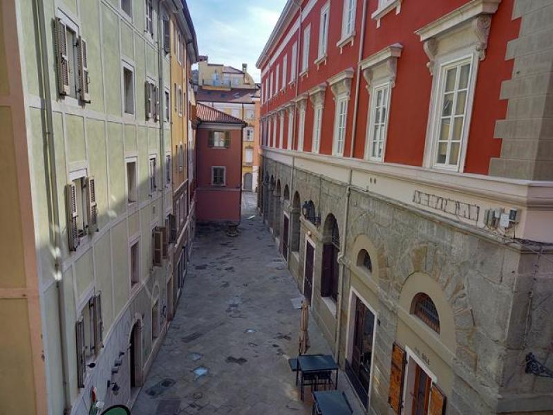 appartamento in affitto a Trieste in zona Cavana