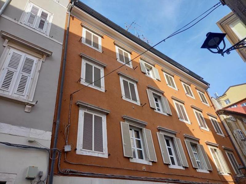 appartamento in affitto a Trieste in zona Cavana