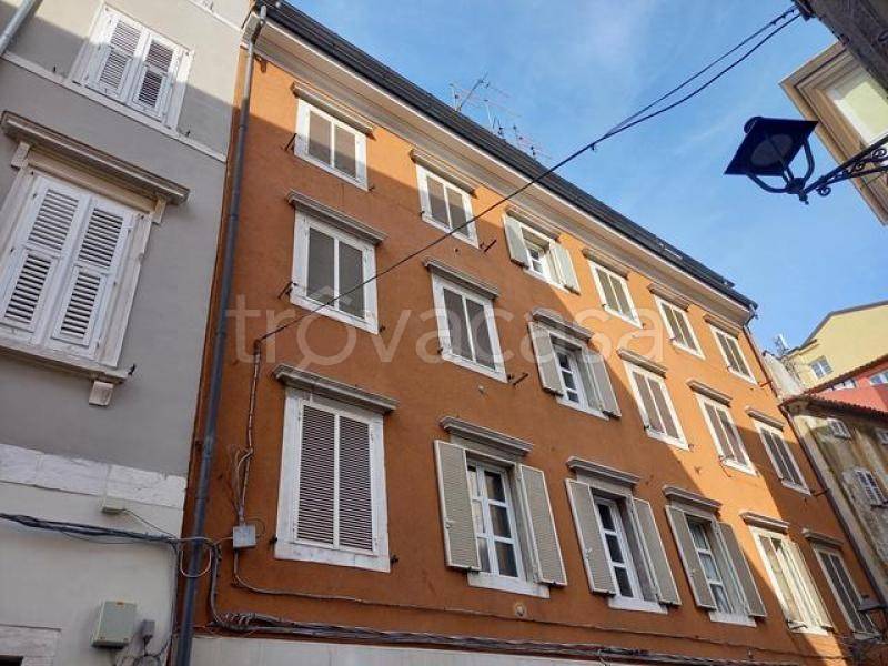 appartamento in affitto a Trieste in zona Cavana