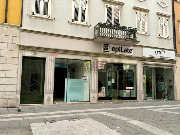 locale di sgombero in affitto a Trieste in zona Borgo Teresiano