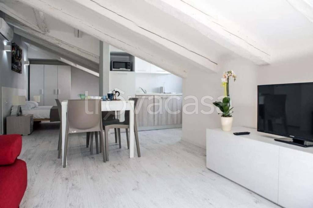 appartamento in affitto a Trieste in zona Borgo Teresiano