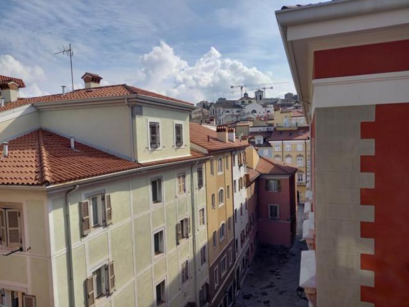 appartamento in affitto a Trieste in zona Cavana