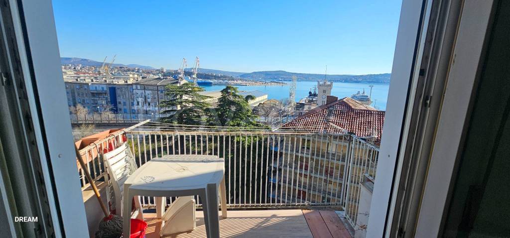 appartamento in affitto a Trieste in zona Campi Elisi