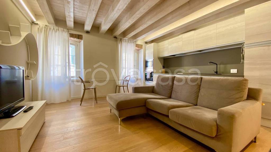 appartamento in affitto a Trieste in zona Borgo Teresiano