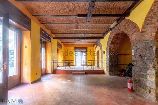 locale commerciale in affitto a Trieste