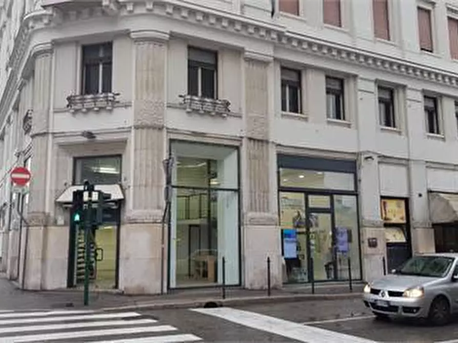 locale commerciale in affitto a Trieste