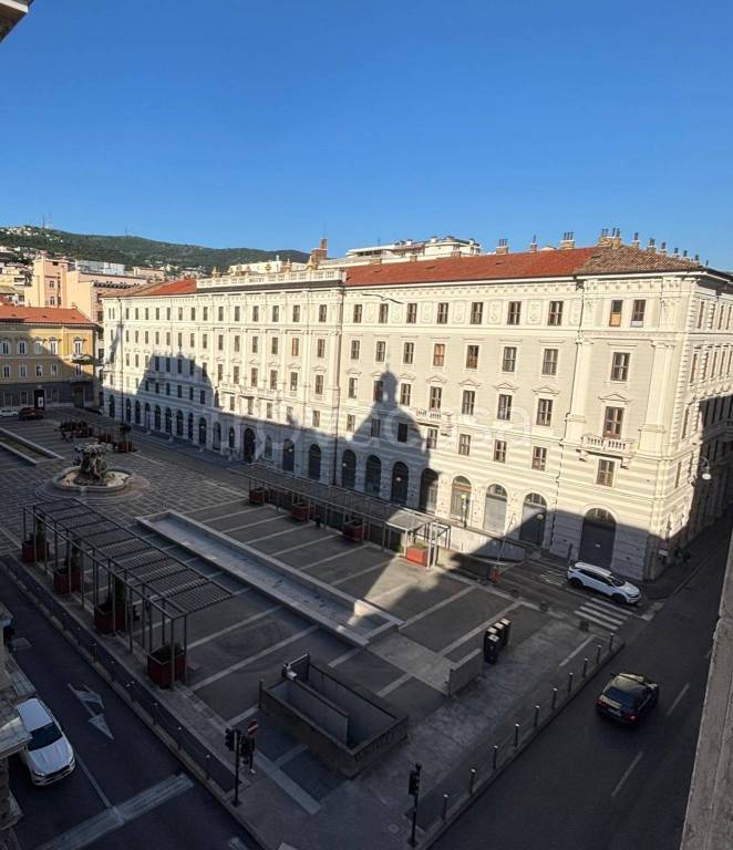appartamento in affitto a Trieste in zona Borgo Teresiano
