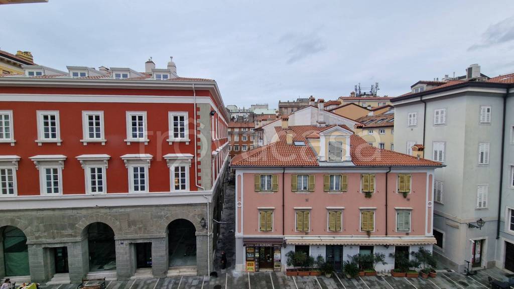 appartamento in affitto a Trieste in zona Cavana