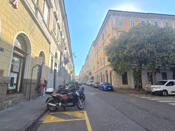 negozio in affitto a Trieste in zona Città Vecchia
