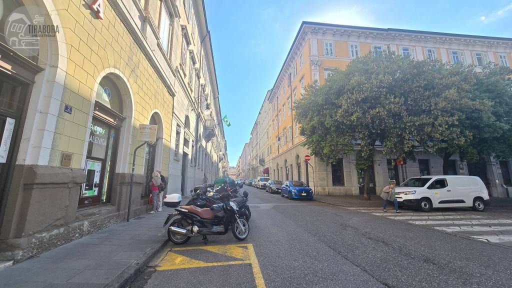 negozio in affitto a Trieste in zona Città Vecchia