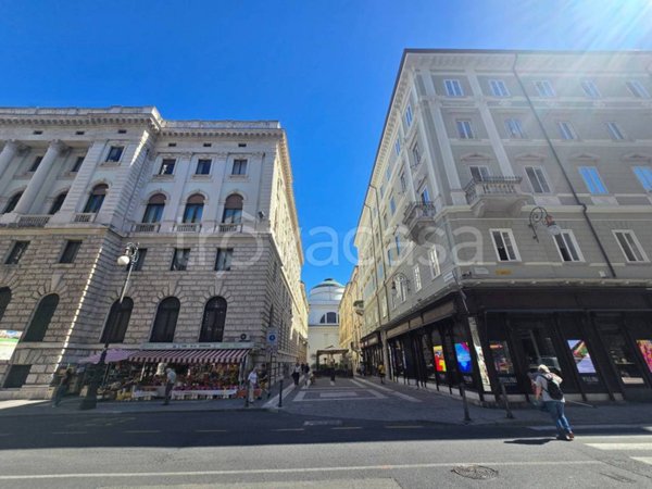 negozio in affitto a Trieste in zona Borgo Teresiano