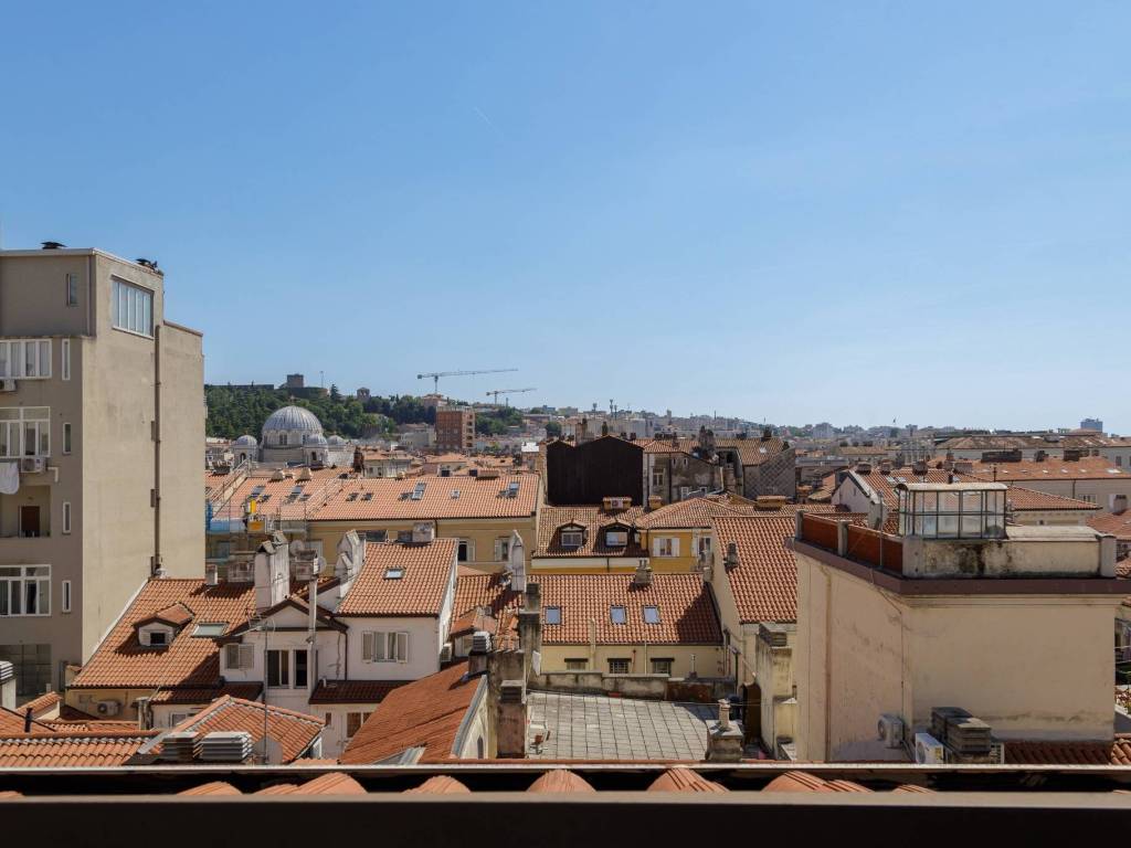 appartamento in affitto a Trieste in zona Borgo Teresiano