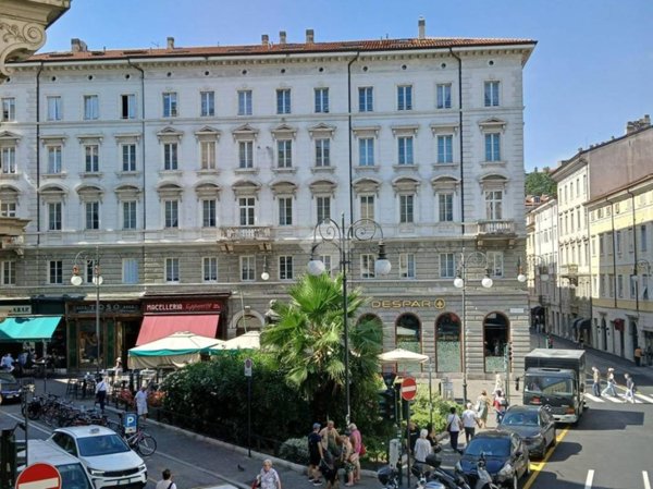 appartamento in affitto a Trieste in zona Borgo Teresiano