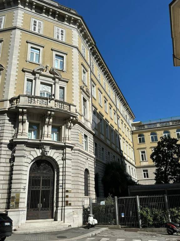 appartamento in affitto a Trieste in zona Borgo Teresiano