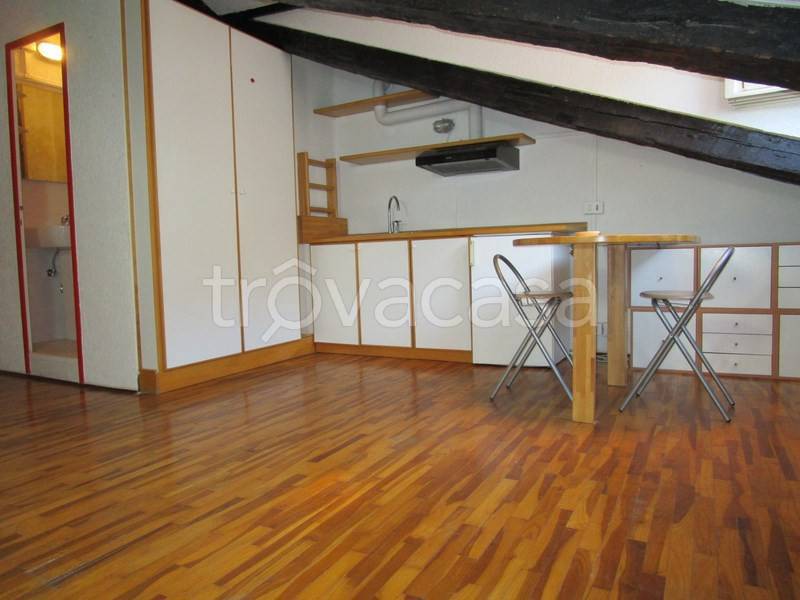 appartamento in affitto a Trieste in zona Borgo Teresiano
