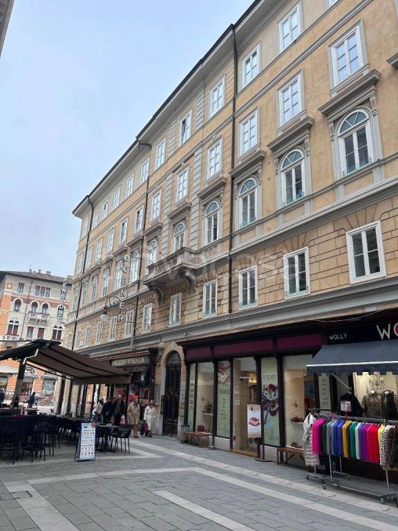 appartamento in affitto a Trieste in zona Borgo Teresiano