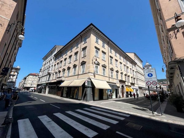 appartamento in affitto a Trieste in zona Borgo Teresiano