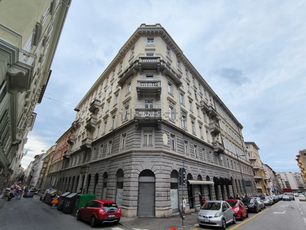 locale commerciale in affitto a Trieste