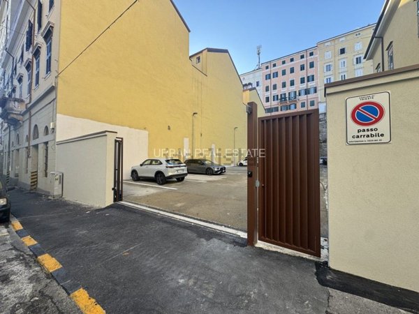 box auto in affitto a Trieste in zona Città Vecchia