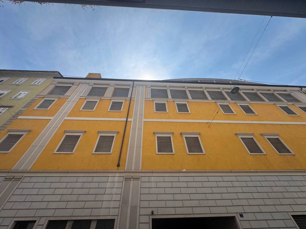 box auto in affitto a Trieste in zona Città Nuova