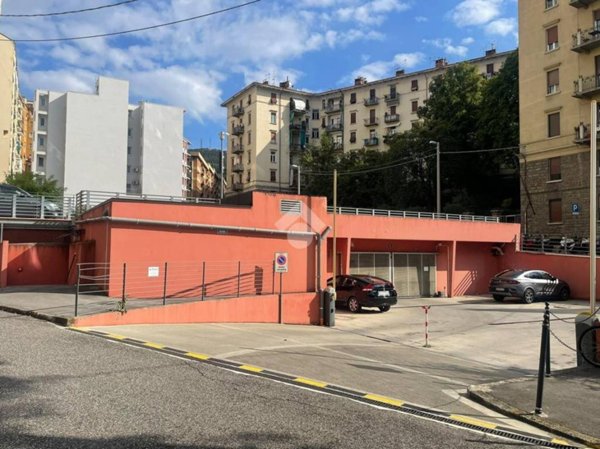 box auto in affitto a Trieste in zona Cologna