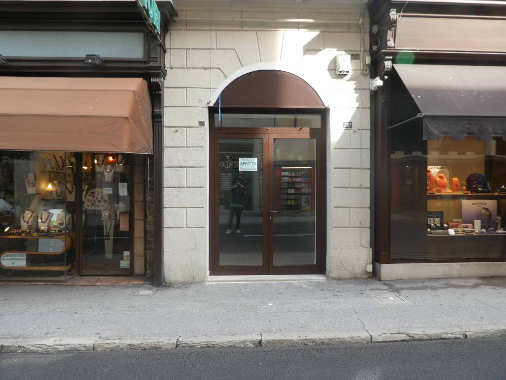 negozio in affitto a Trieste in zona Borgo Teresiano