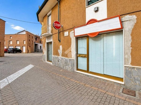 locale commerciale in affitto ad Alice Castello