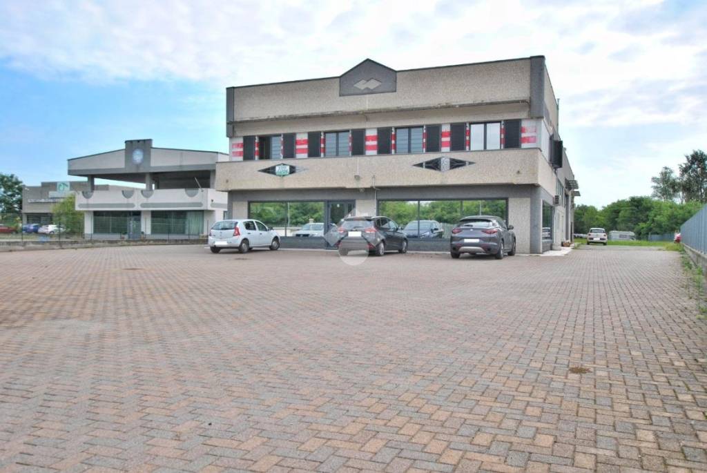 locale commerciale in affitto ad Alice Castello