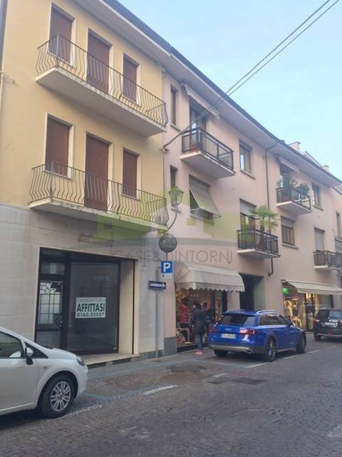 negozio in affitto a Borgosesia