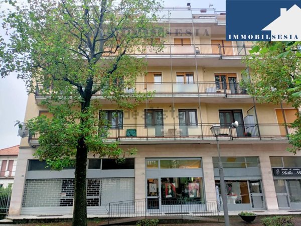locale commerciale in affitto a Borgosesia