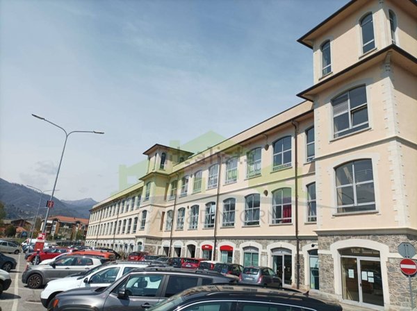 locale commerciale in affitto a Borgosesia