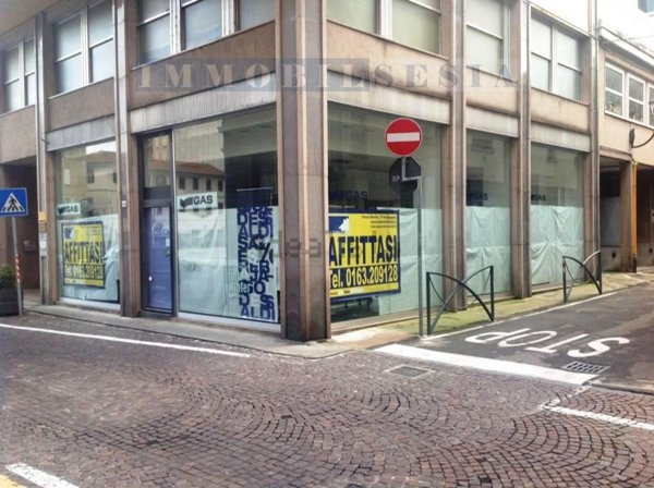 locale commerciale in affitto a Borgosesia