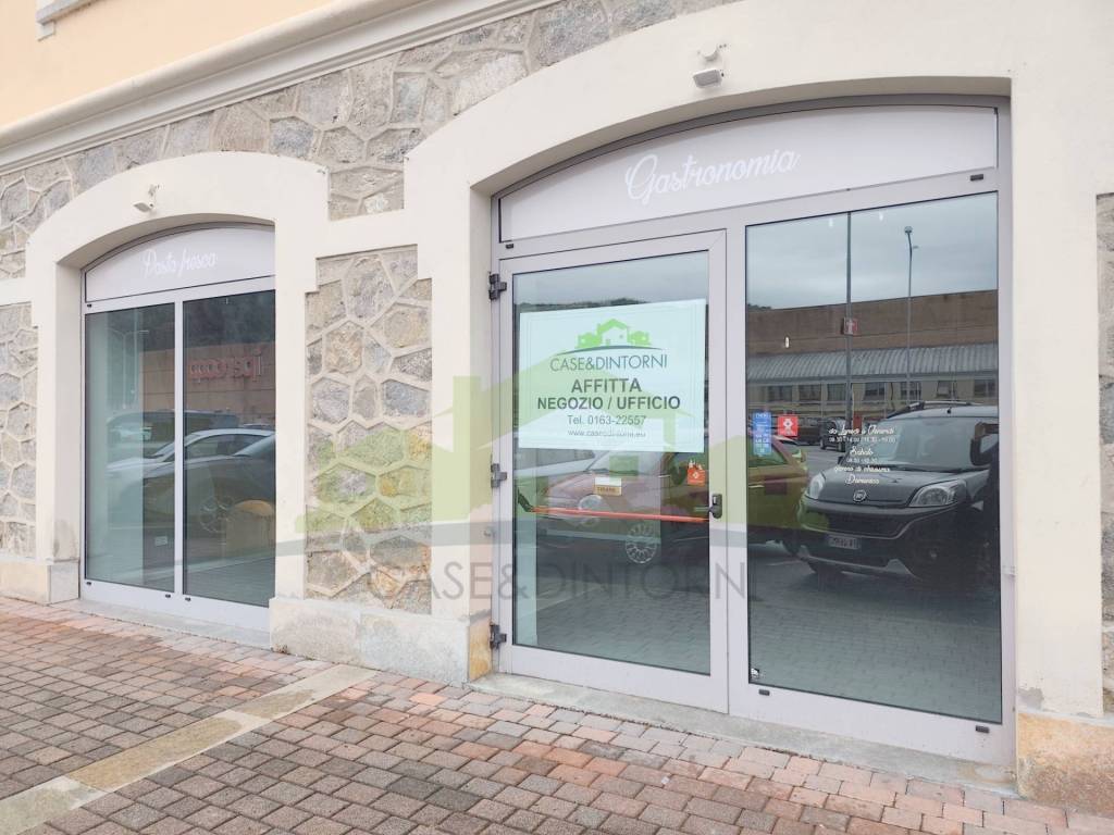 negozio in affitto a Borgosesia