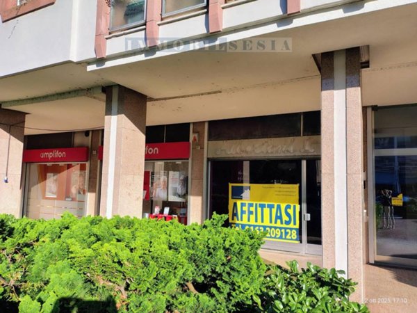 negozio in affitto a Borgosesia