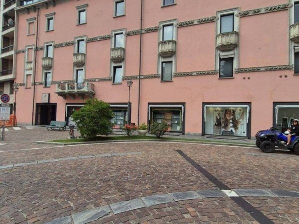 negozio in affitto a Borgosesia