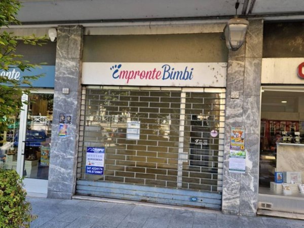 negozio in affitto a Borgosesia