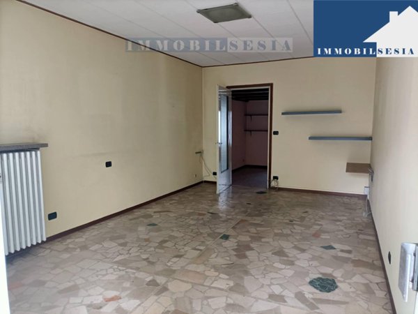 locale commerciale in affitto a Borgosesia