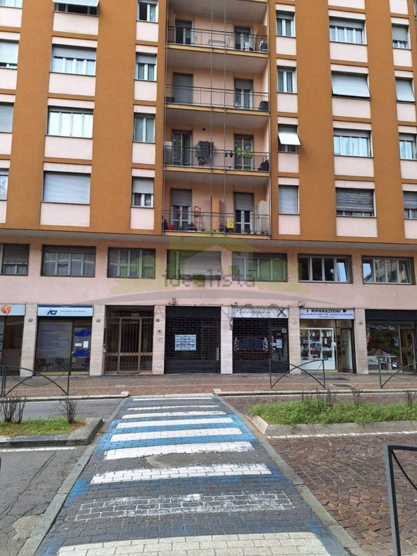 locale commerciale in affitto a Borgosesia