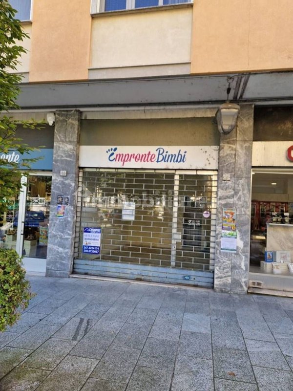 locale commerciale in affitto a Borgosesia