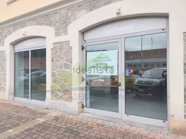 locale commerciale in affitto a Borgosesia
