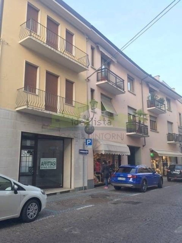 locale commerciale in affitto a Borgosesia