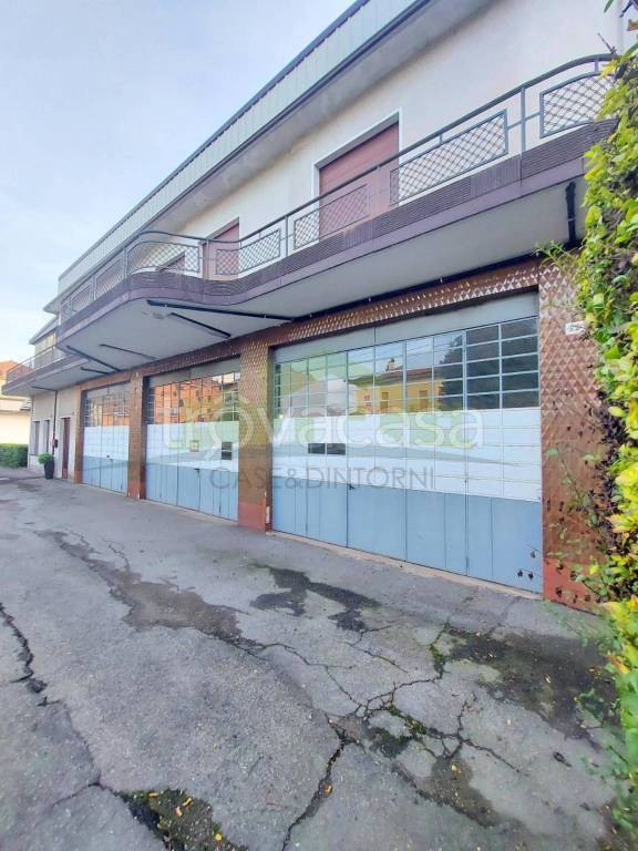 locale commerciale in affitto a Borgosesia