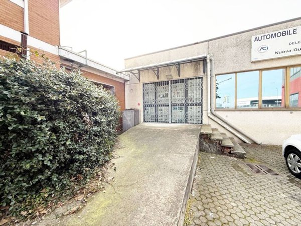 locale commerciale in affitto a Caresanablot