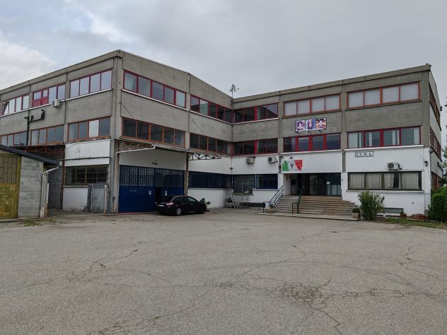 locale commerciale in affitto a Cigliano