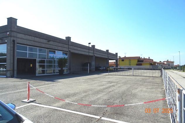 locale commerciale in affitto a Cigliano