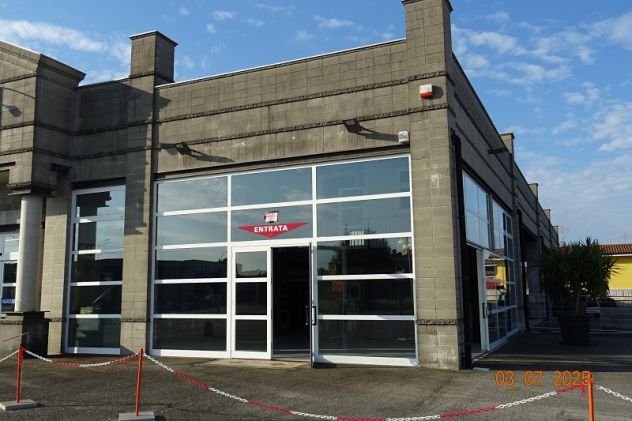 locale commerciale in affitto a Cigliano